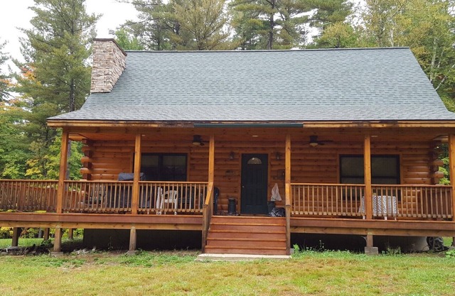 SKI TIME! ADIRONDACK LINCOLN LOG CABIN