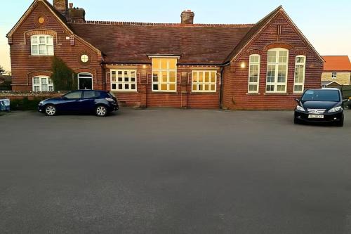 Skool House Retreat - 5 bedroom option
