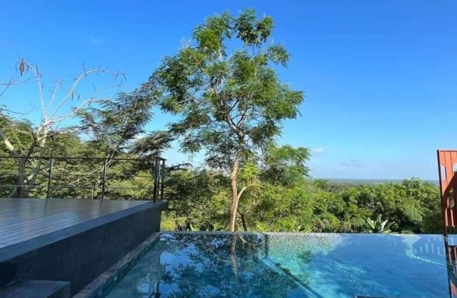 Sky View Luxury Pool Villa Suratthani