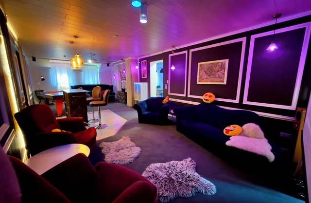 Skyview | Whirlpool-Sauna-Billiard-Airhockey-Beamer-WeberBBQ