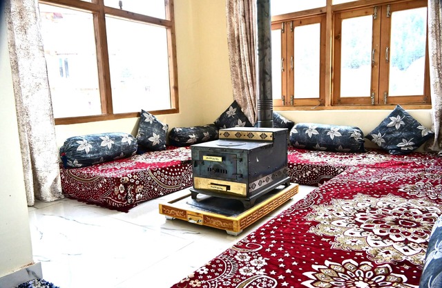 SkyWay HomeStay Burwa