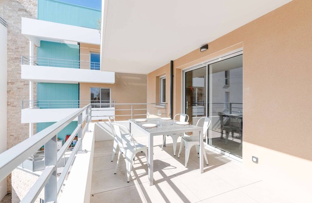 SL-B204 T3 air-conditioned in new residence, near beach, WIFI included