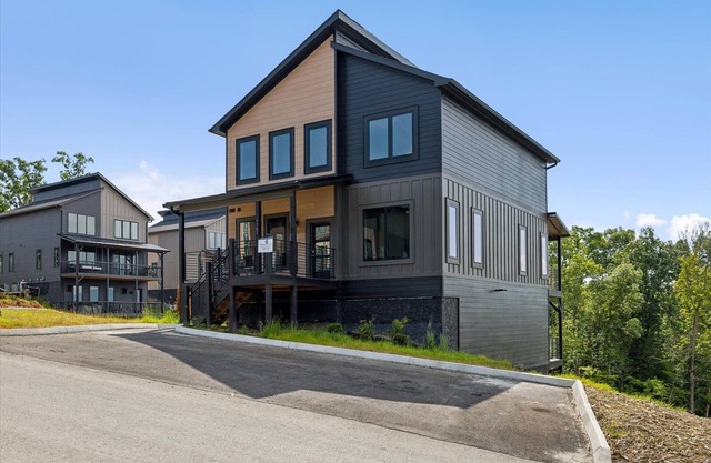 Sleek 4BR Cabin with Hot Tub, Theater & Arcade | Golf & Waterpark Nearby!