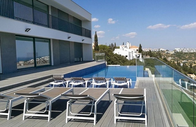 Sleek and Dramatic Algarve Villa Overlooking the Ocean