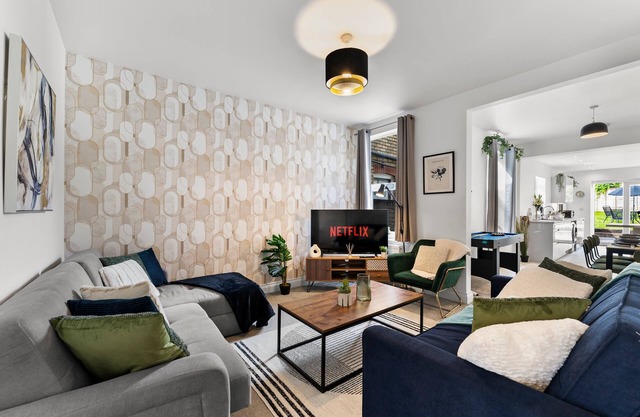 Sleek and Stylish Bristol Abode - Sleeps 5