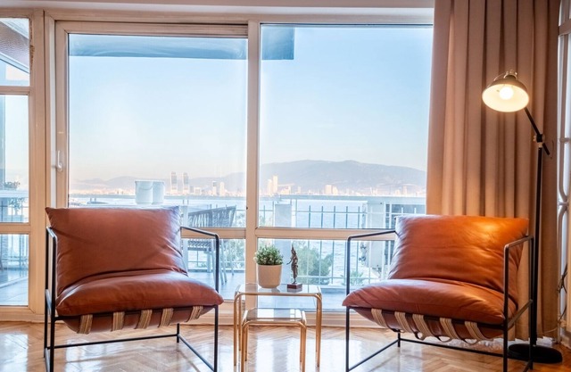 Sleek Flat with Sea View Balcony 2 min to Coast