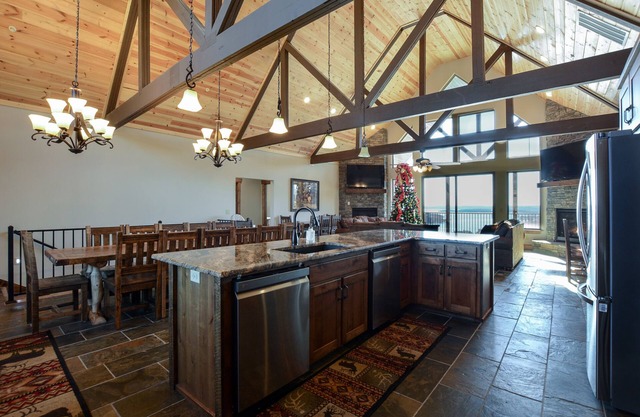 Sleep 36 - 16 King Beds - Indoor Pool - 3 min to SDC! -Vanessa's Vacation Homes