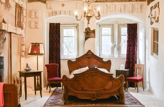 Sleep like in a fairy tale - groups of up to 10 people at Weitersroda Castle