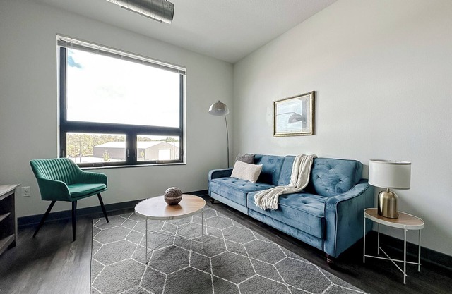 Sleepover: Lovely 1BD/1BA + High Ceilings - Des Moines