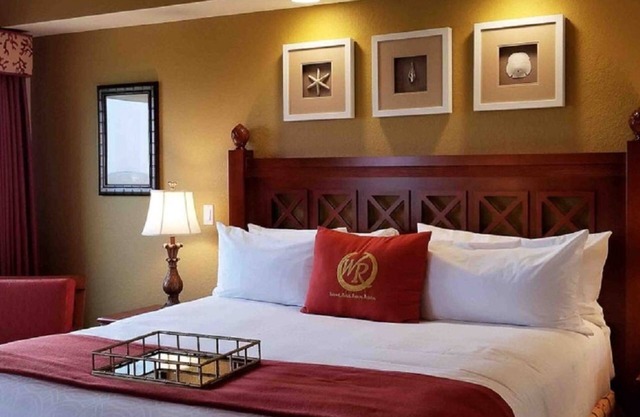 SLEEPS 16, 4 BDRM, 4 BATH, 3 LIVING RMS, BALCONIES, JETTED TUBS, KITCHENS & MORE