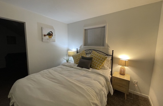 Sleeps 16 Across the Street From PM Park/Clear Lake Boats Marina