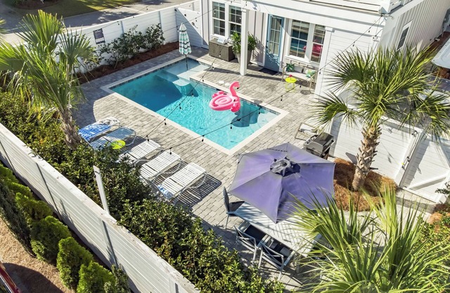 Sleeps 18! 7BDR, Backyard Pool, Walk to Beach | Miramar Beach Jewel by AvantStay