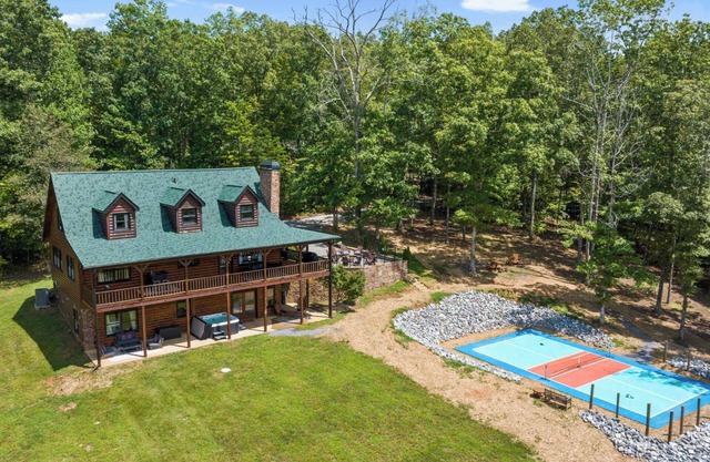 Sleeps 18 Hot Tub~Arcade Games~Pickleball Court