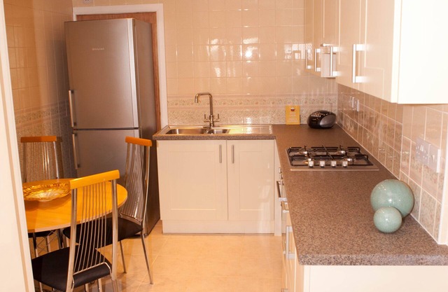 Sleeps 2-4 Self contained home. London (18 mins!)