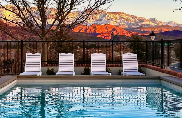Sleeps 22- Nov-March Pool Heated for Free If Stay 3 Nights or More.