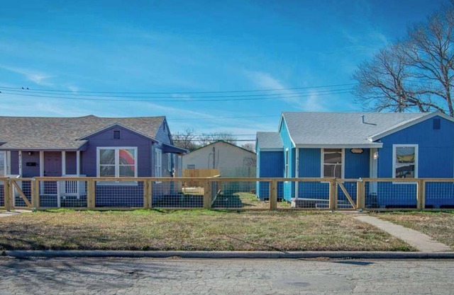 Sleeps 22 - Seaside Escape Two Fully Remodeled Homes for Your Group