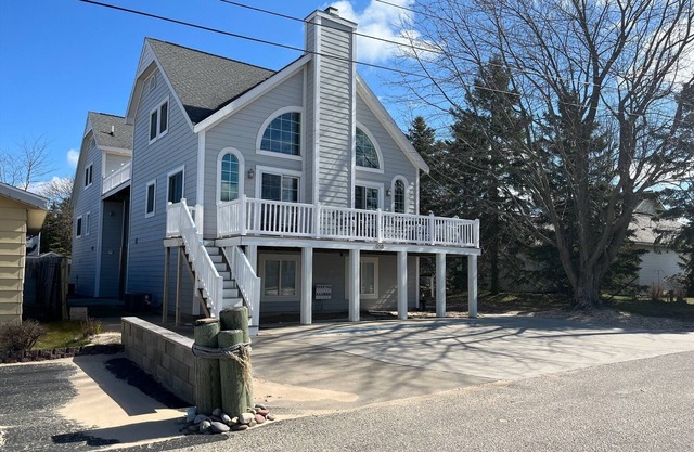 Sleeps 24+! Large home steps from Lake Michigan with views of the Lighthouse