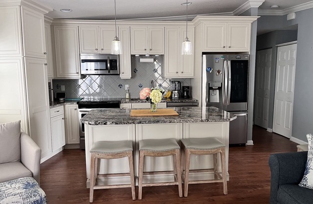 Sleeps 7 - Price Includes Golf Cart & Cleaning Fee