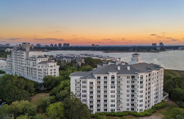 Sleeps 8, 2 Resort Studios | Pool, Shuttle, Tennis, Near Baytowne & Beach