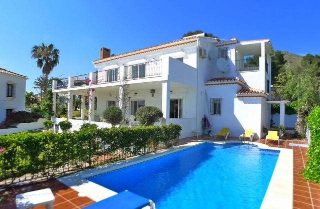Sleeps 8 | Villa Gito | CG R826