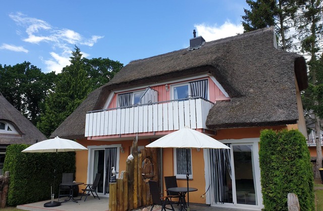 Small cozy vacation apartment with well-kept green property - Buhne II (upper floor)