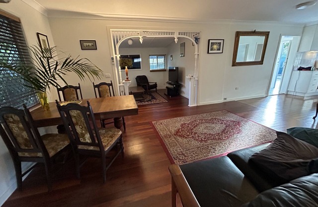 Small cute comfy home. Private and close to town and lake.