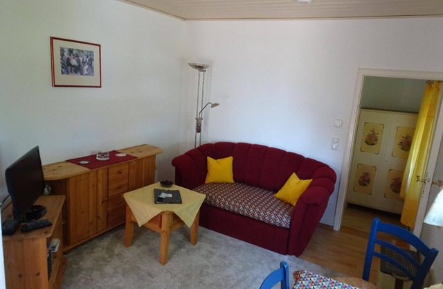 Small holiday home with garden and barbecue in Garitz