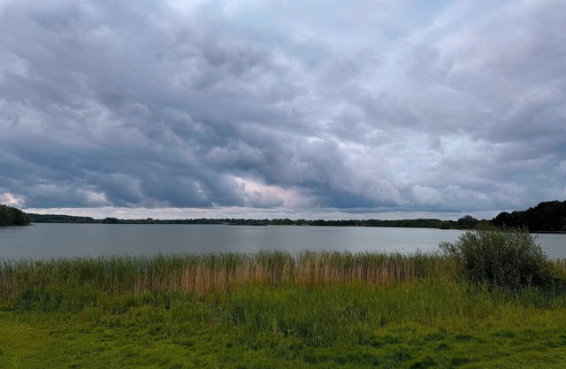 Small house by the lake Time out with a cozy fireplace & lake walk