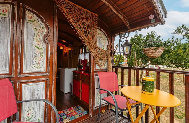 Small House 'Roulotte La Casetta Rita' with Shared Pool, Private Terrace and Shared Garden