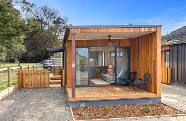 Small Scale Stays - Couples Retreats