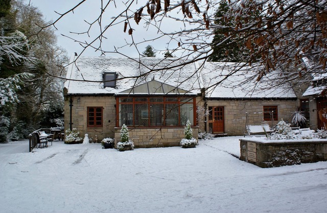 Smiddy Lodge - Sleeps 2 - sleeps 2 guests in 1 bedroom