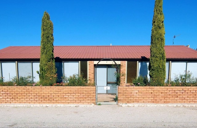 Smoky Bay Holiday HousenCosy, Quiet end of the town, relax, close to the beach.n