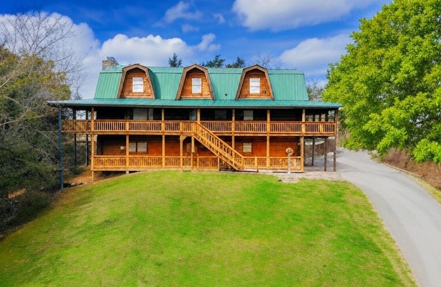 Smoky Bear Lodge With Guest House- Huge Cabin, $685 FREE tickets each paid day!