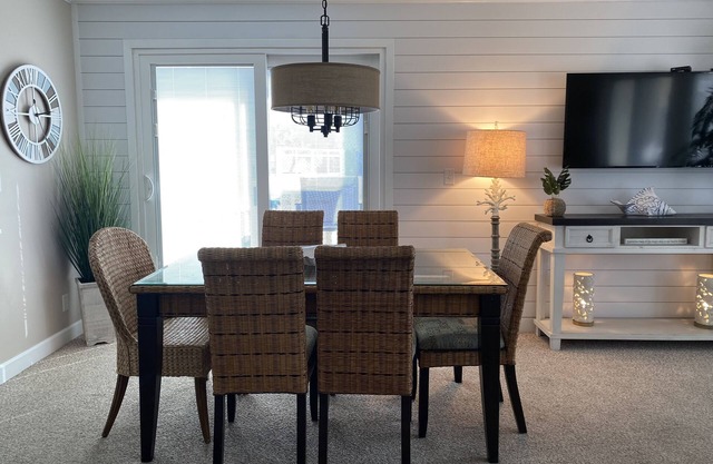 SNOWBIRD WANTED Sandpiper Cove organized activities 1st fl 2bed 2bath Free par 3