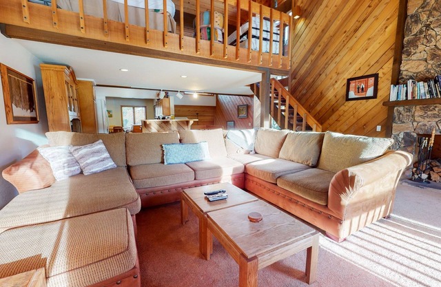Snowcreek III 448 Pet-Friendly, Spacious and Bright, Gorgeous Meadow Views by RedAwning