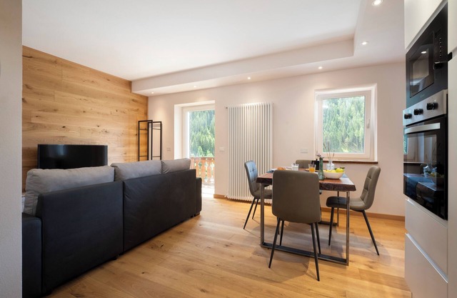 SnowLake Suite & Apartments
