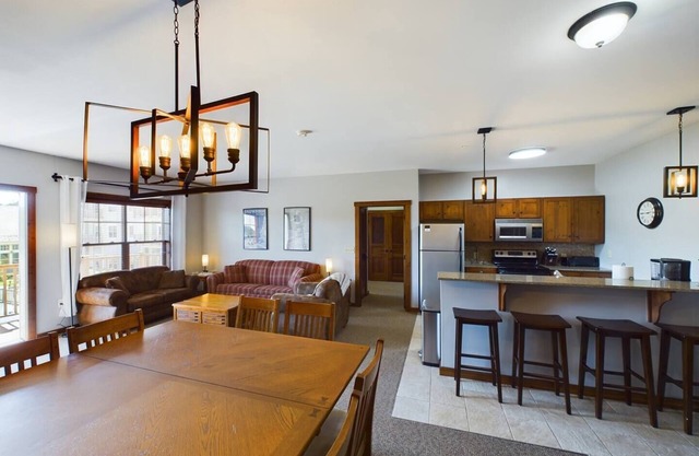 Soaring Eagle Ski-in - Ski-out Condo with Hot Tubs