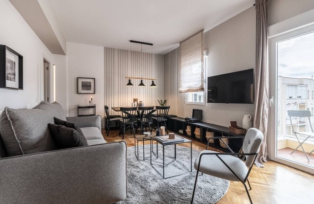 Sofia - 4 bedrooms and balcony in O'Donell