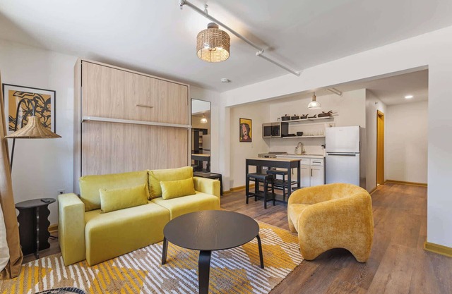 Sol – Bright & Cheerful Bachelor Suite in NULU