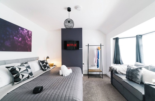 Solihull Luxury Home 5 Bed 5 Bathrooms