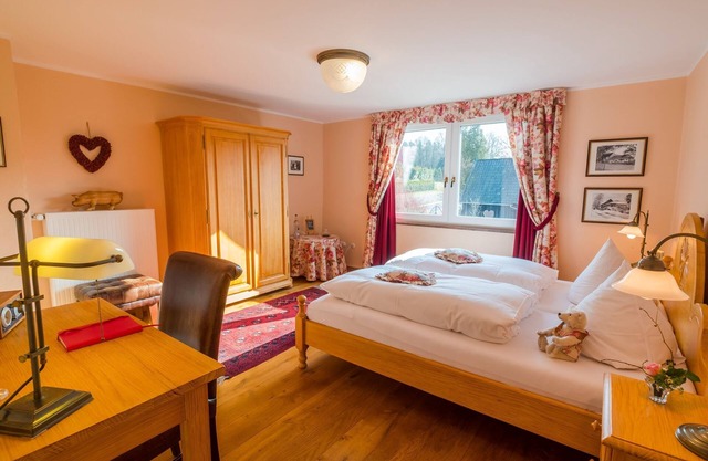 Sonnenscheinzimmer mit WC und Dusche