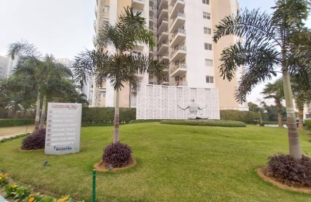 Soothing building with AC in Gurugram