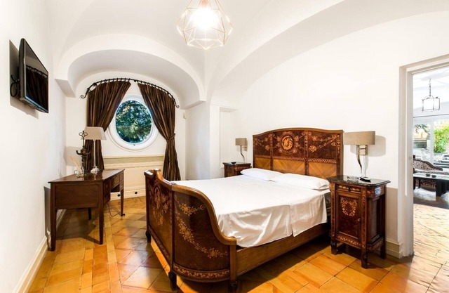 Sorrento Luxe 3 Bedroom Villa with Jacuzzi&Parking