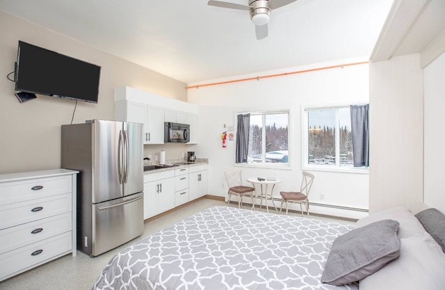 South Anch. Suite Partial Chugach Mountain View