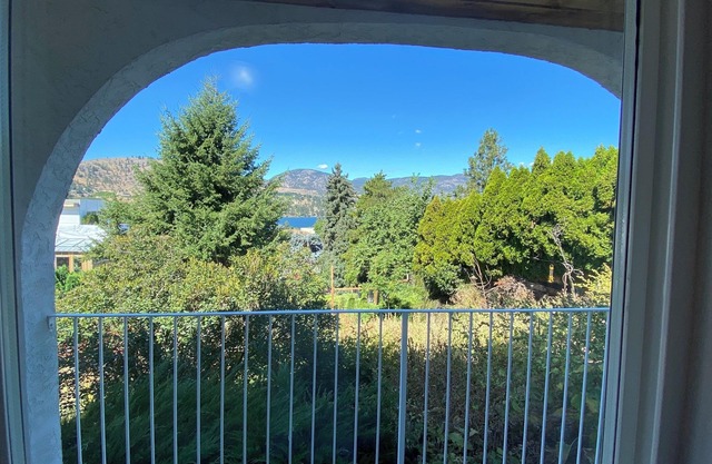 South Okanagan Retreat - Lakeviews and Wine