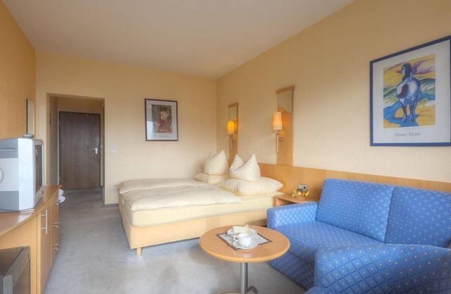 South side with balcony, with panoramic view max. 1 nights - Waldhotel Sonnenberg