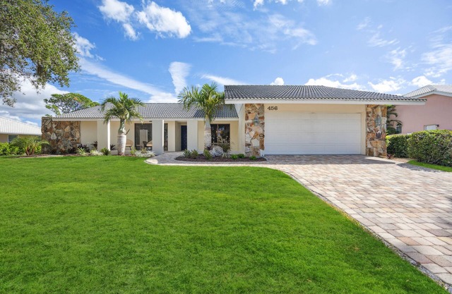 Southbay Yacht and Racquet Club Retreat close to Casey Key and Nokomis Beach
