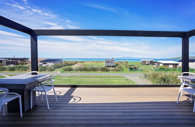 Southern Breeze - Colac Bay Beach House