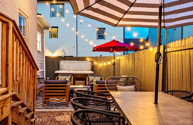 Southern Elegance-private Hot Tub-walk to 12 S