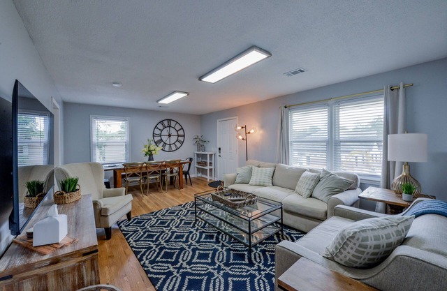 Southern Jewel - Monthly and weekly rates available!